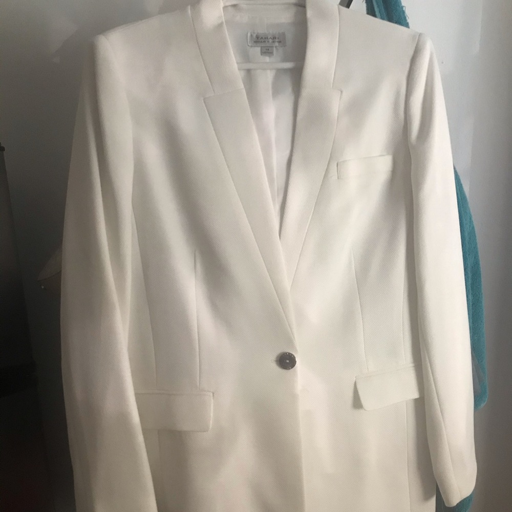 New Elegant BLAZER TAHARI